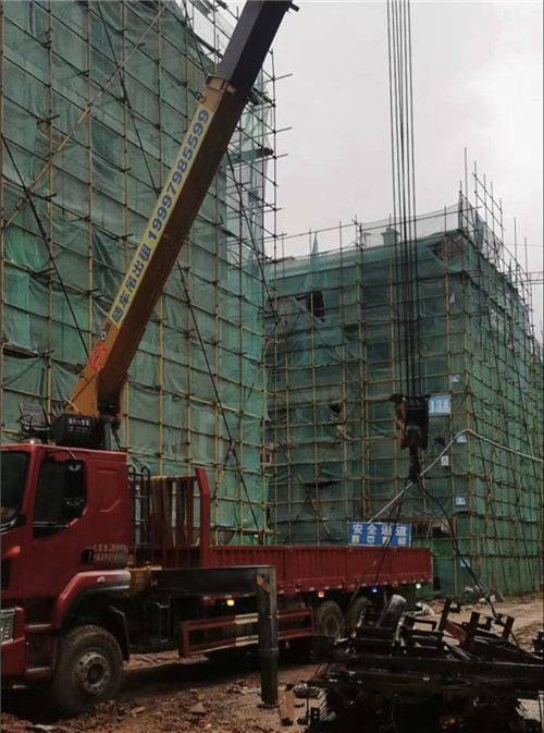 振兴区“慢工细活”—— 吊车的 “微动控制” 技术