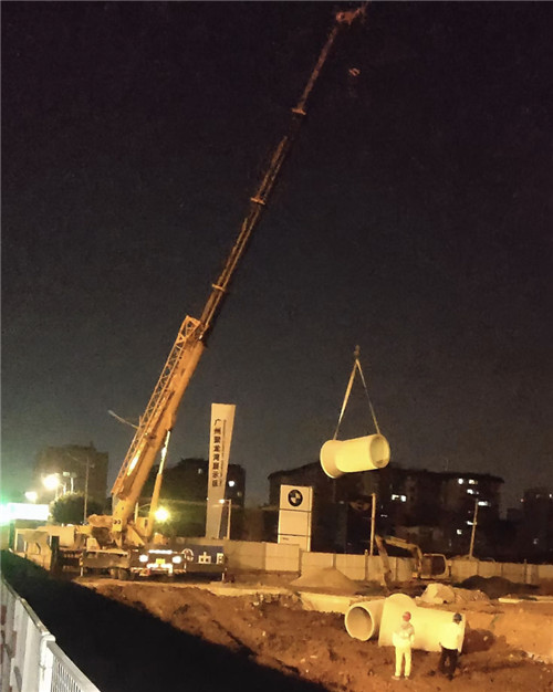 振兴区“弯臂矫正”—— 吊车的 “形变补偿” 技术